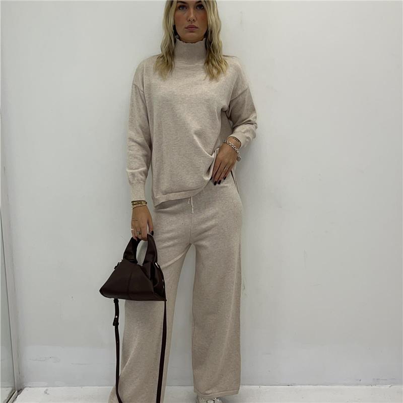 completo maglia e pantalone con laccio mania